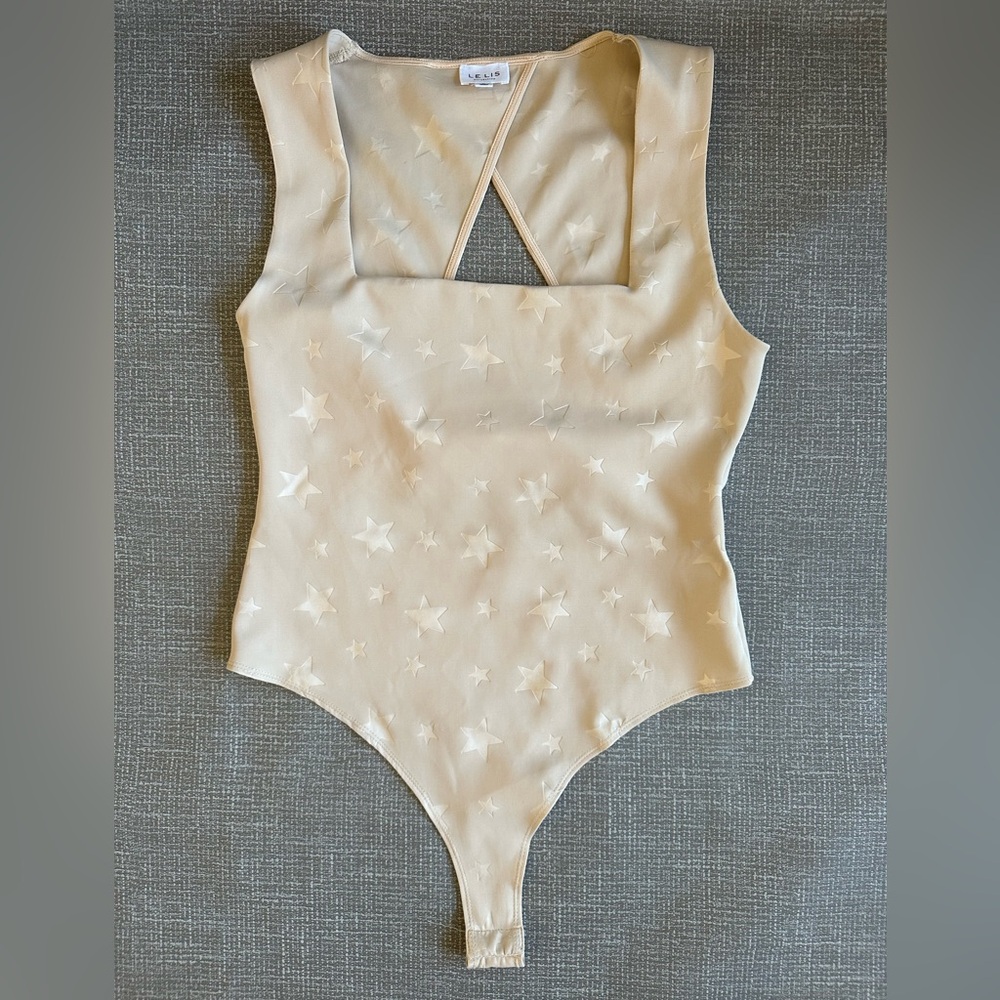Le Lis Collection Backless Star Print Bodysuit – Tie Back – Beige/Nude – Size L - Picture 3 of 15